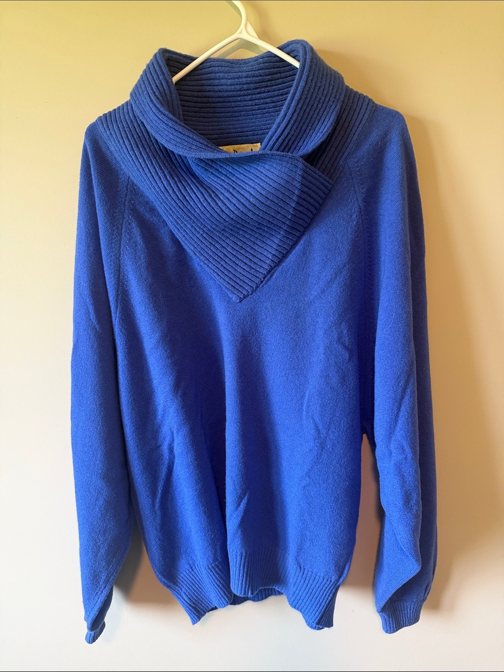 Vintage Pringle of Scotland Blue Lambswool Sweater - Size M/L (22.5” Pit to Pit)